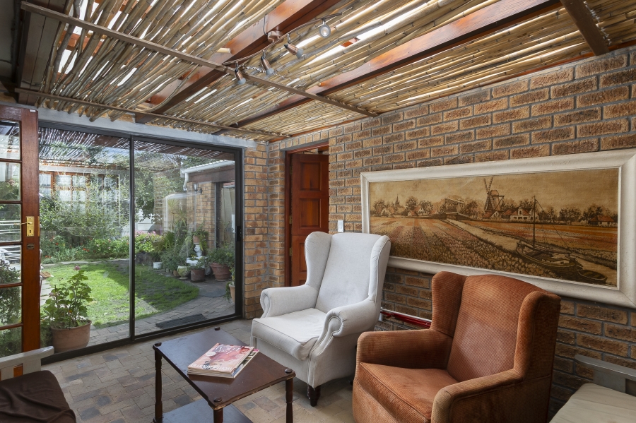 6 Bedroom Property for Sale in Morningside Western Cape